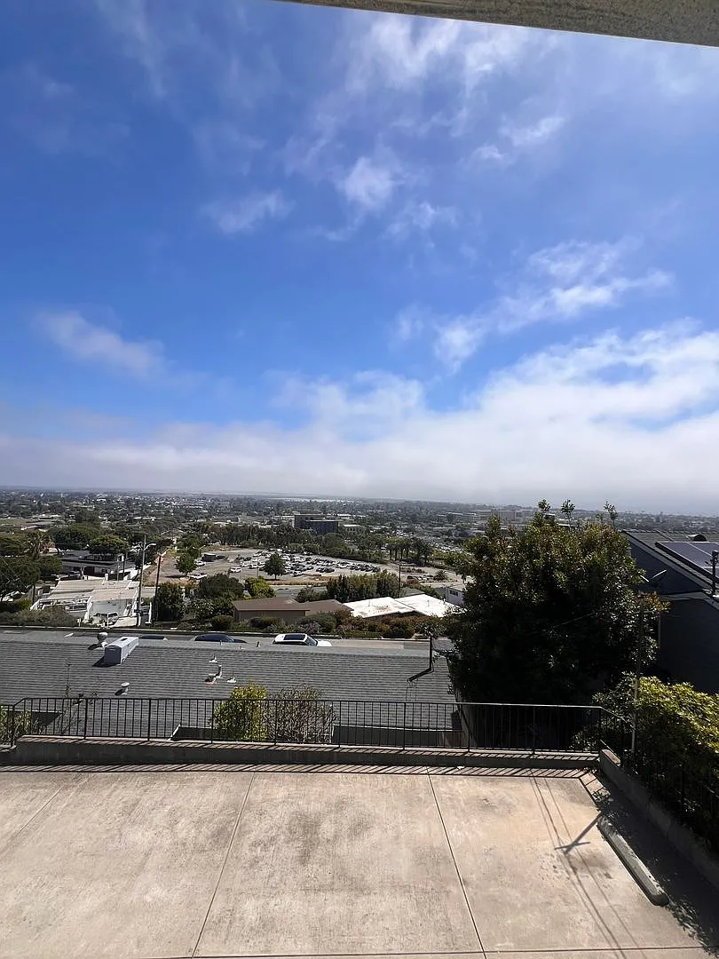 Hilltop — Photo 3