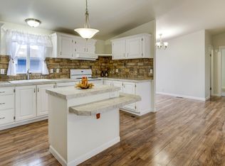 137 SW 23rd St, Redmond, OR 97756