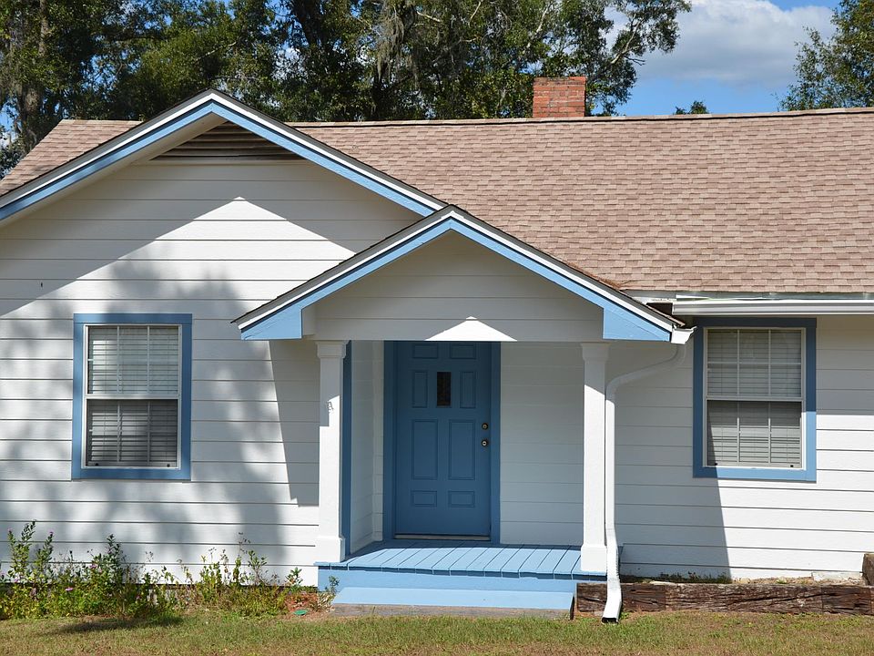 Sweet 3 bedroom 2 bath home in quiet area.