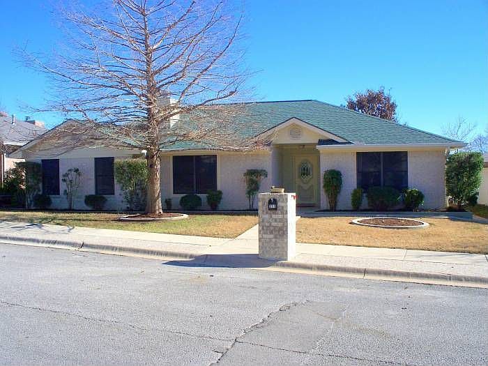 1st image of 211 Oak Hill Dr
