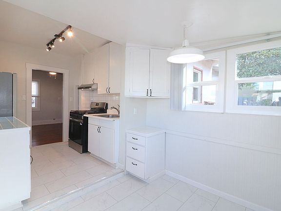 4th image of 4034-4038 1/2 Hamilton St #4036