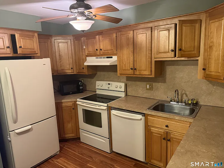 422 Emmett St #J — Photo 10