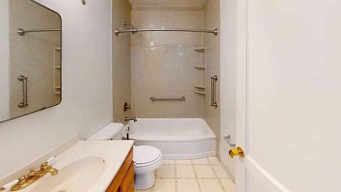 216 Hill St — Photo 3