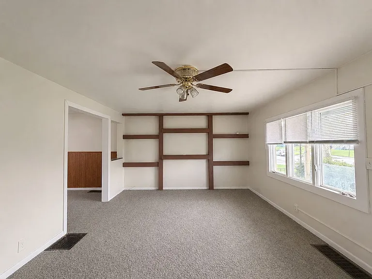 1455 Oak St — Photo 1