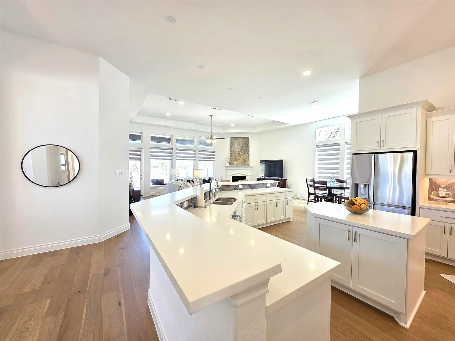 3 bed, 3.5 bath, 2855 sqft, $3,950 — Photo 4