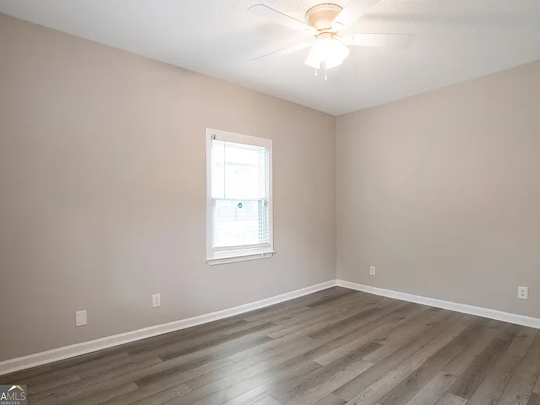 979 Hill St SE — Photo 4