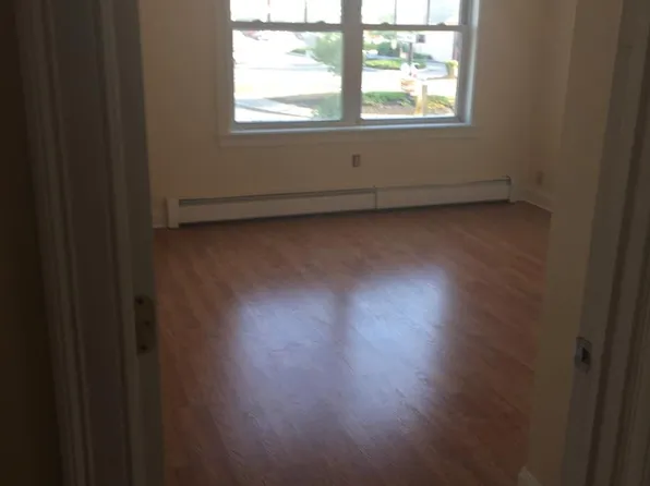 1407 Congress St #1, Portland, ME 04102