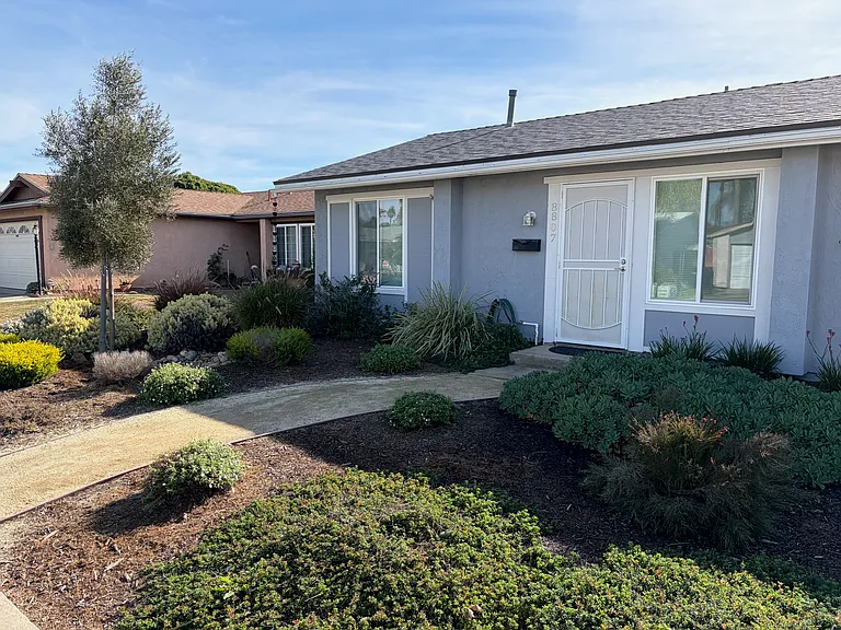 8807 Hebrides Dr — Photo 2