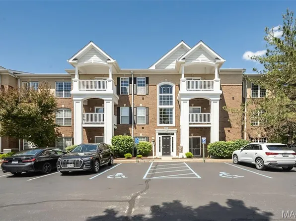 13101 Mill Crossing Ct APT 300, Saint Louis, MO 63141