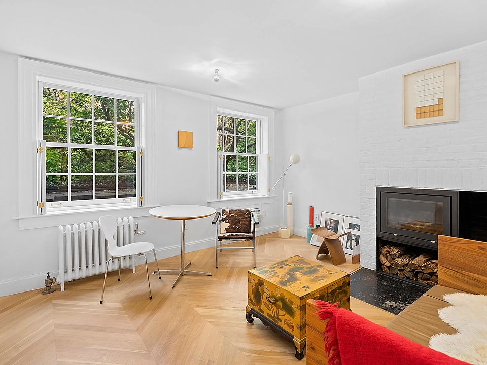 1st image of 111 E 10th St APT 2