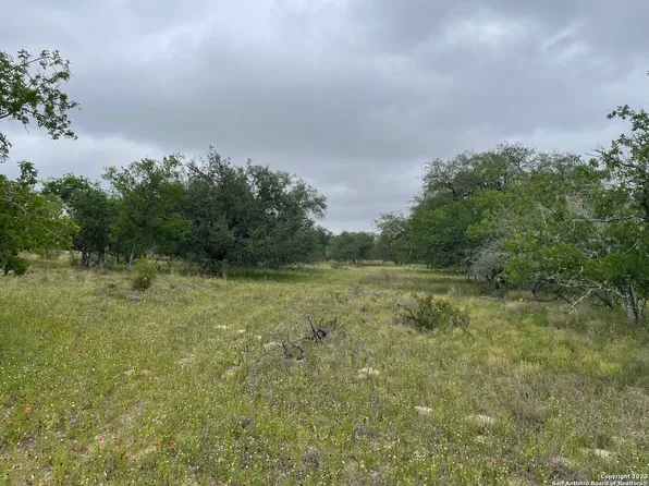 1560 County Road 777 LOT 3, Devine, TX 78016