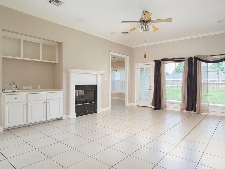 6102 Coty Dr — Photo 4