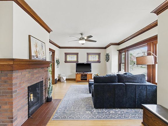 4th image of 2031 E Wood Pl