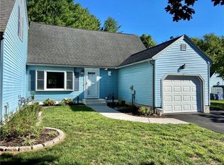 22 Bridle Path Ln, Manchester, CT 06042