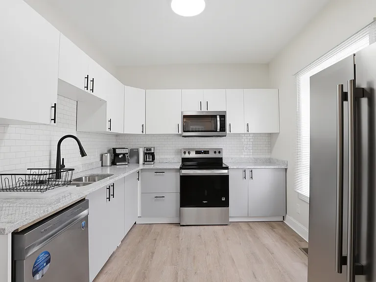 4635 John R St — Photo 8