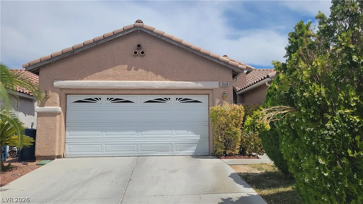 3 bed, 2.0 bath, 1956 sqft, $2,699 — Photo 4