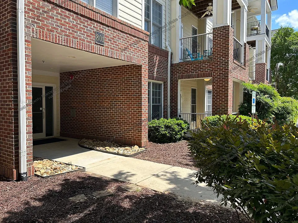 801 Moratuck Dr #105