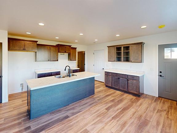 4th image of 703 Stelting Street