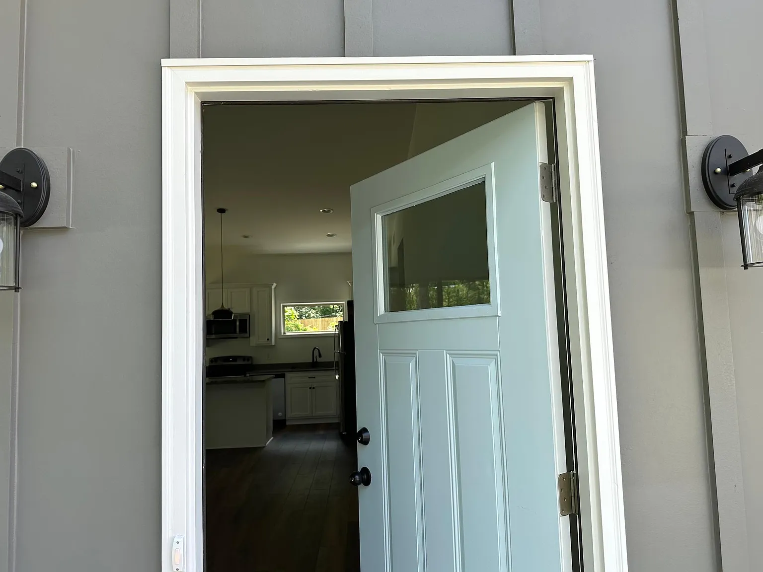 1595 Auburn St — Photo 4