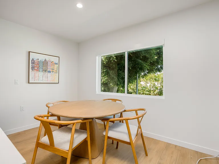 1422 Tamarind Ave — Photo 6