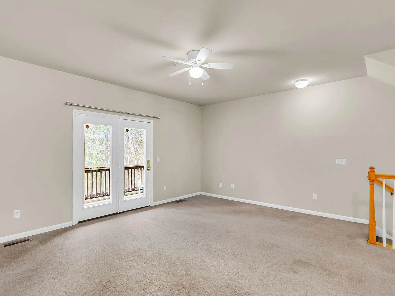 3 bed, 2.5 bath, 1810 sqft, $1,950 — Photo 2