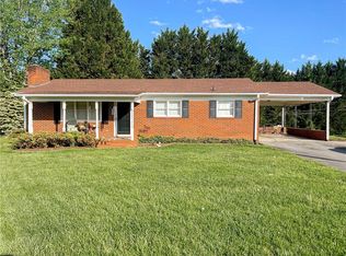 424 N Main St, Dobson, NC 27017