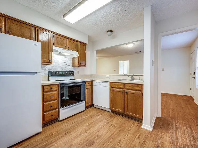 329 Casie Ct — Photo 6