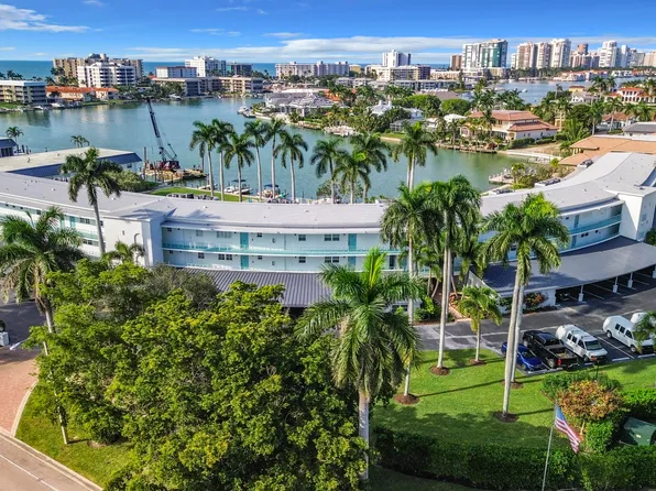 383 Harbour Dr APT 109, Naples, FL 34103