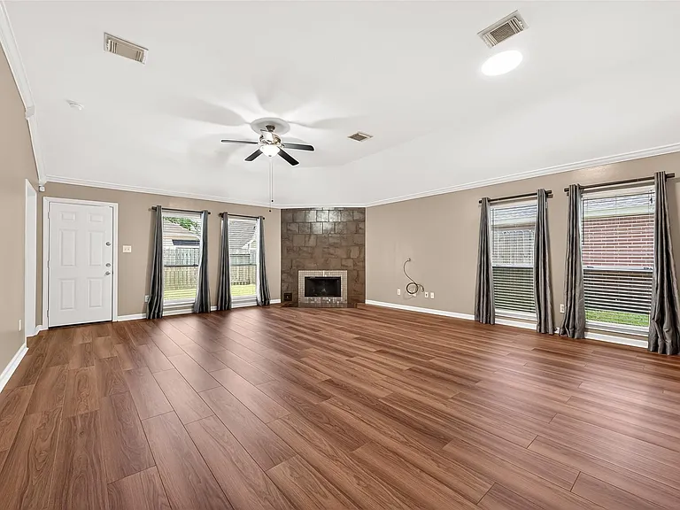 4818 Lake Catherine Ct — Photo 3
