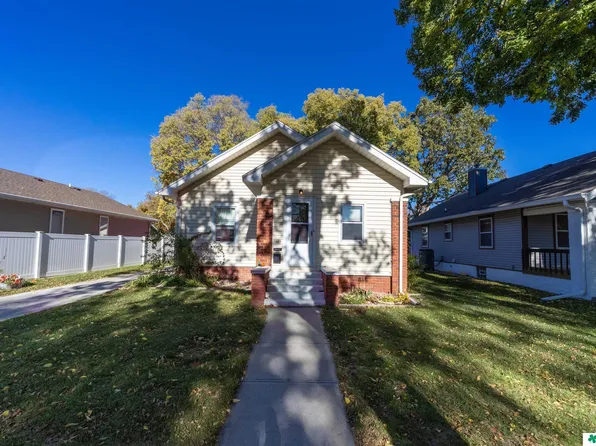 1020 W 8th St, Grand Island, NE 68801