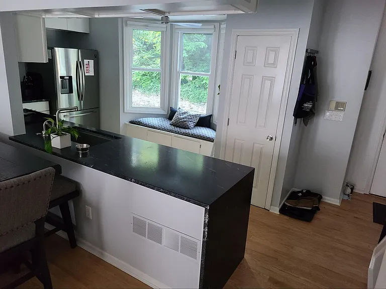 241 Hastings St — Photo 4