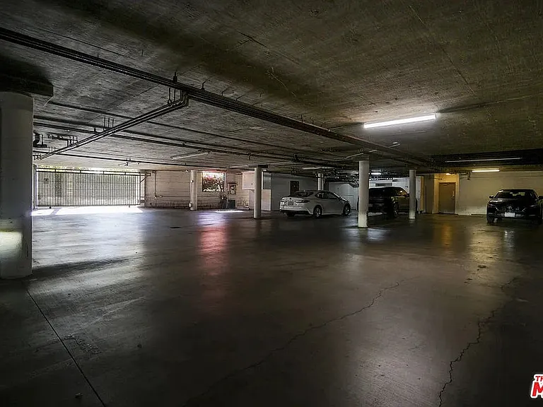 166 S Hayworth Ave #201 — Photo 32