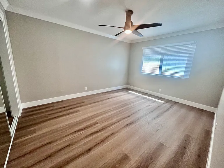 982 Ravenscourt Ave #2 — Photo 10