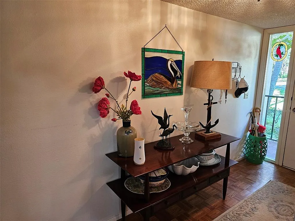 3 bed, 1592 sqft, $4,100 — Photo 2