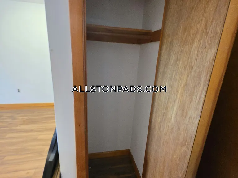 28 Brentwood St #7 — Photo 22