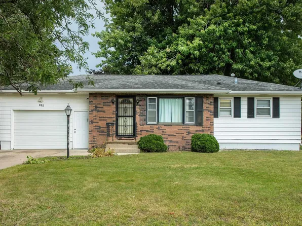 404 Parkhaven Dr, Waterloo, IA 50701