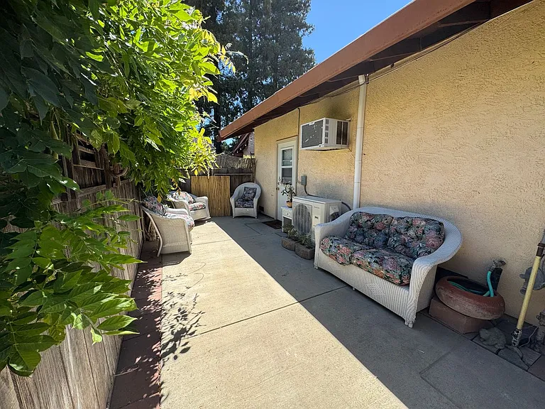 1382 Estates Dr — Photo 9
