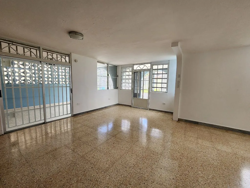 4 bed, 2.0 bath, 1200 sqft, $1,500 — Photo 4