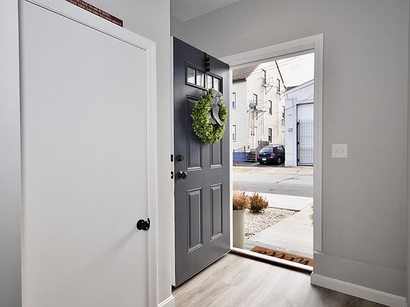 3rd image of 550 Spring St #2