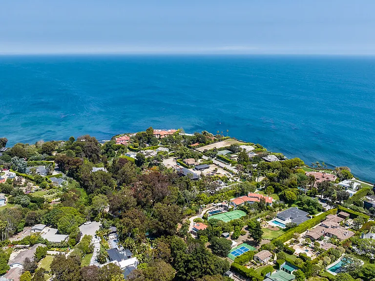 28925 Cliffside Dr — Photo 62