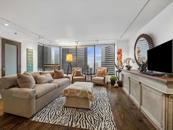1111 Caroline St APT 2601, Houston, TX 77010