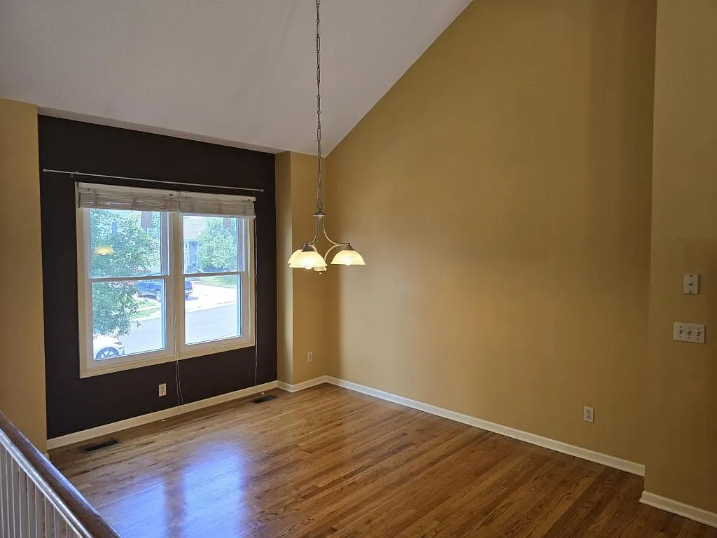 7709 N Mersington Ave — Photo 4