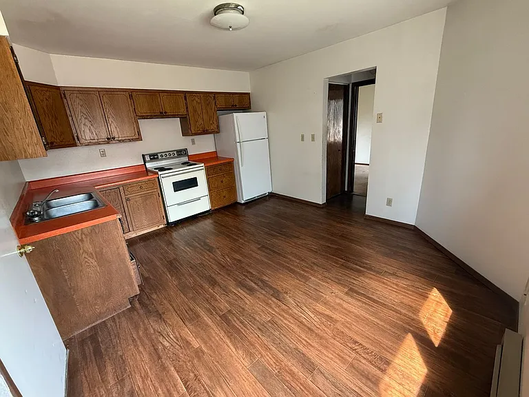 618 N Broadway — Photo 2