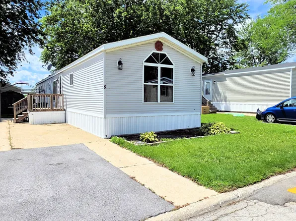 8 Berry Ln, Bourbonnais, IL 60914