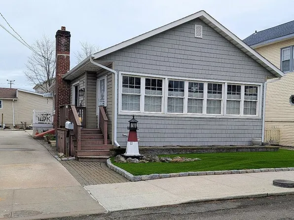 150 Three Beach St, Far Rockaway, NY 11691