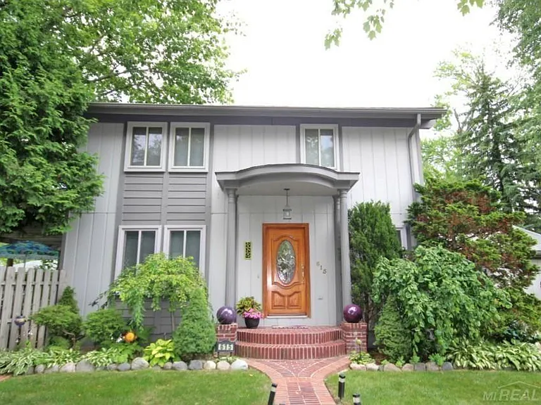 615 Davis Ave — Photo 1