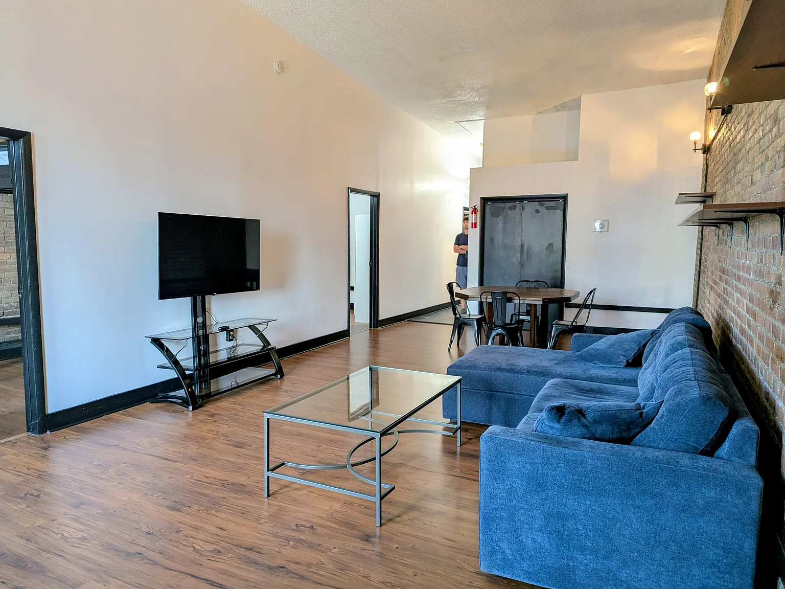 4 bed, 1372 sqft, $775 — Photo 2