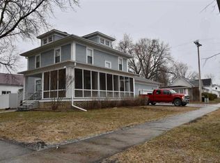 422 7th St, Sibley, IA 51249