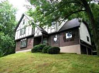 62 Old Mountain Rd, Lebanon, NJ 08833