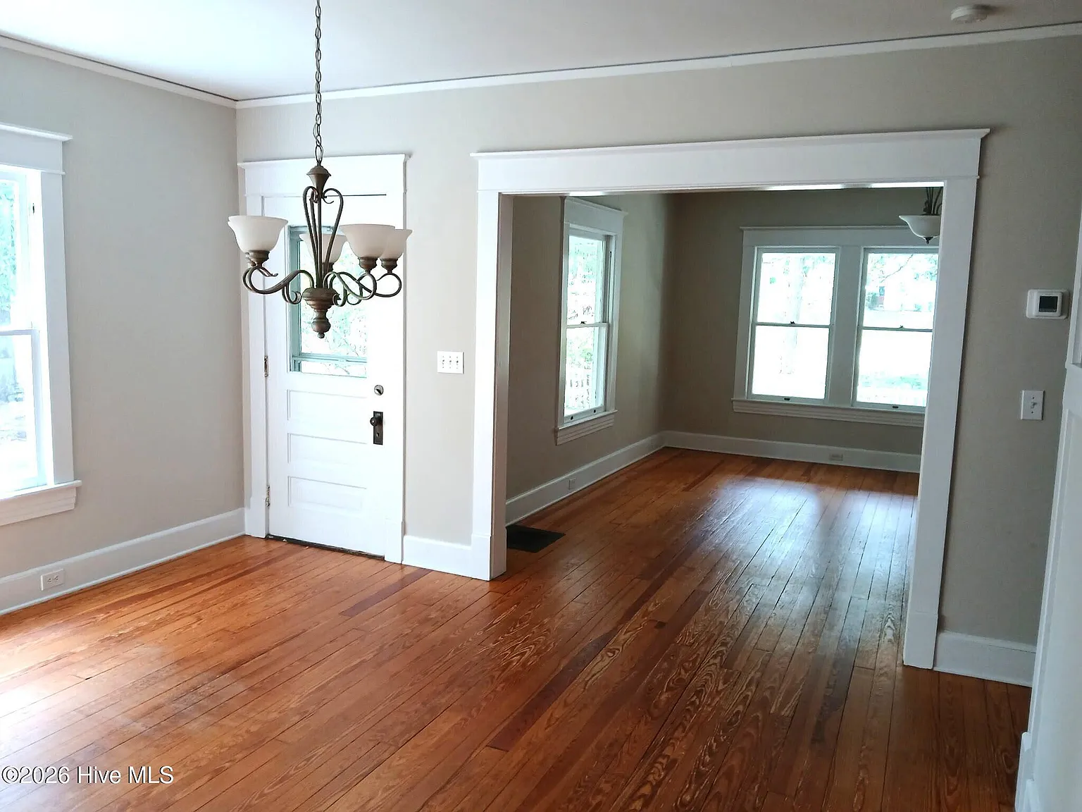 2 bed, 1.5 bath, 1600 sqft, $1,800 — Photo 2